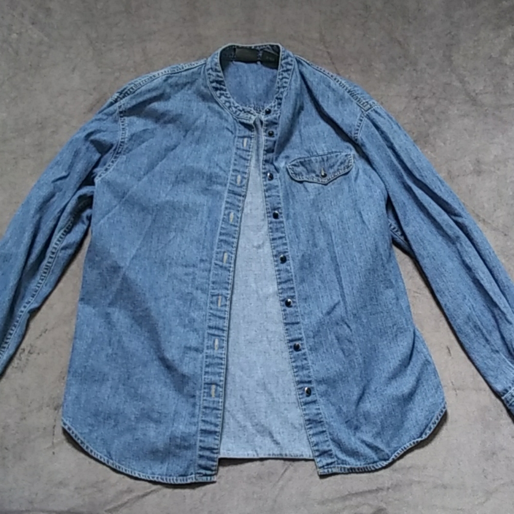 Liz wear denim shirt